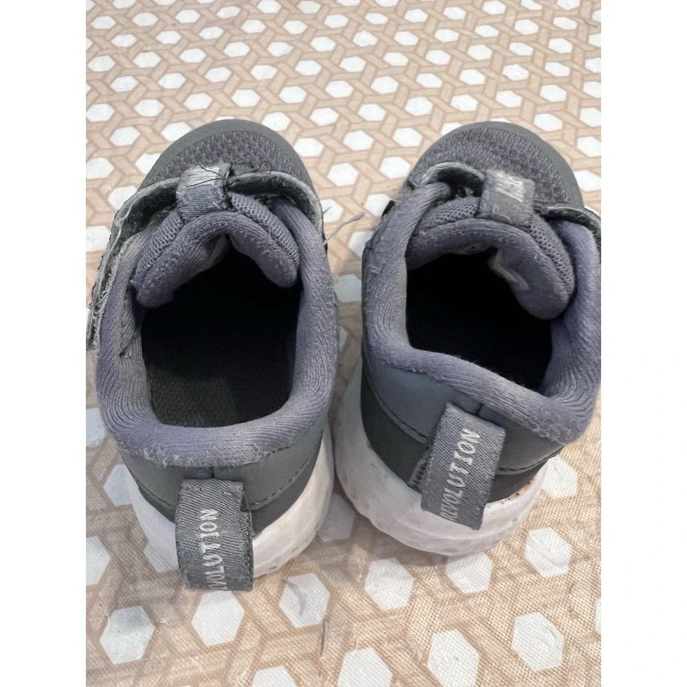Nike Revolution 5 Toddler Size‎ 7C Gray Sneaker Hook Loop Running Shoe